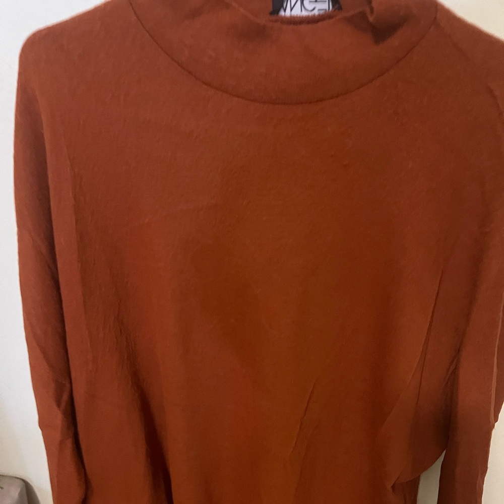 Angel Women's Sweater in Rust. Fits more to large than xs